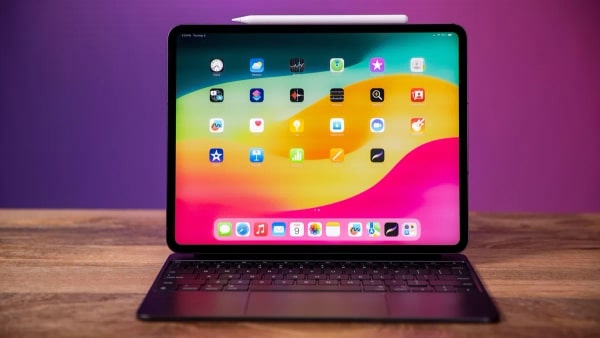 Forget an iPhone Flip. I Want a Foldable iPad Instead