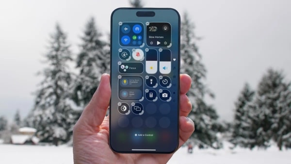 8 Easy iPhone Tweaks to Personalize Your iOS 18.2 Experience
